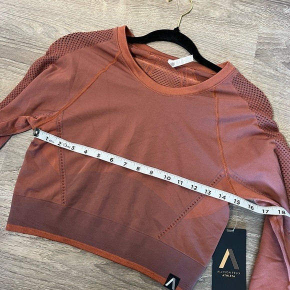 NWT Allyson Felix Legend Shine Top- Large - Picture 6 of 12